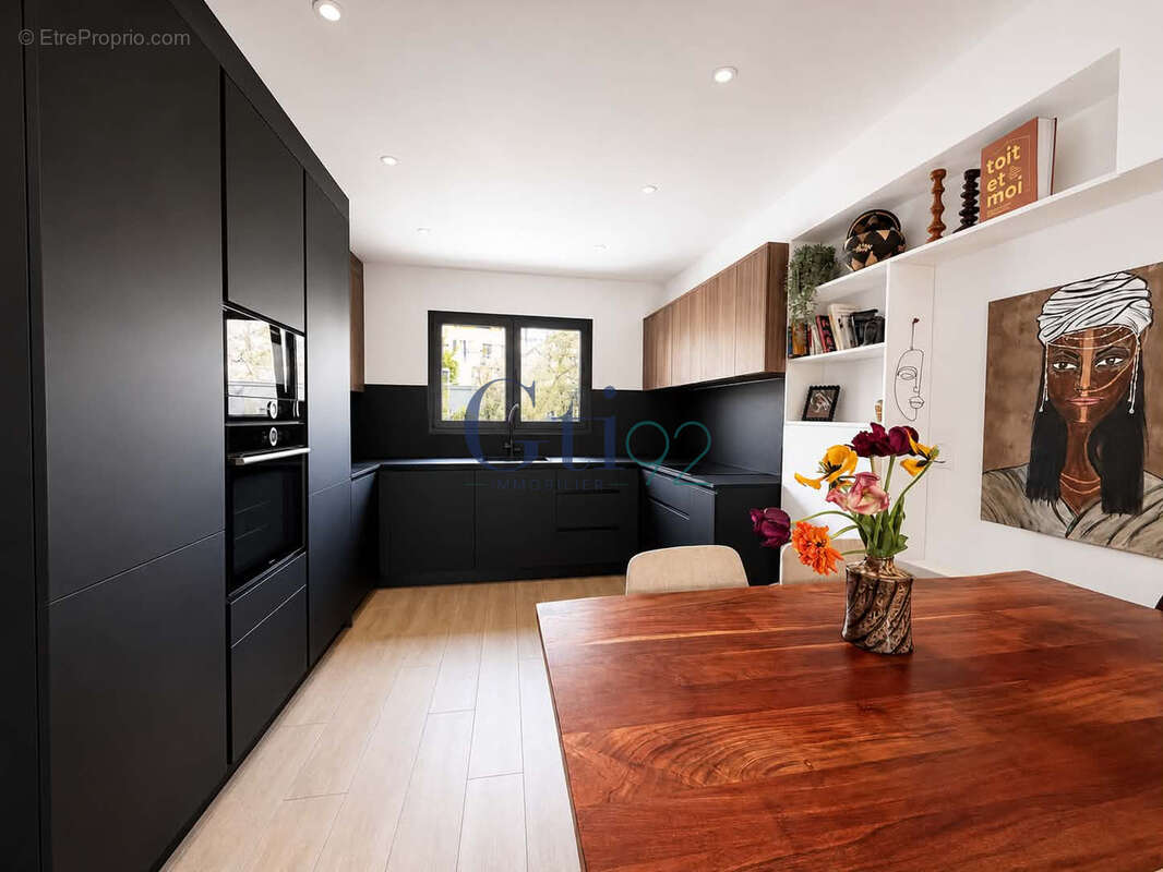 Maison recente avec un agreable jardin de plain pied - nombreux rangements ! - photo 7