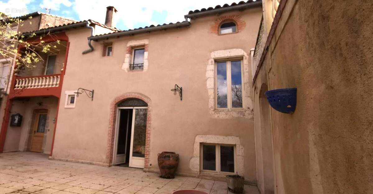 Maison à LES CABANNES