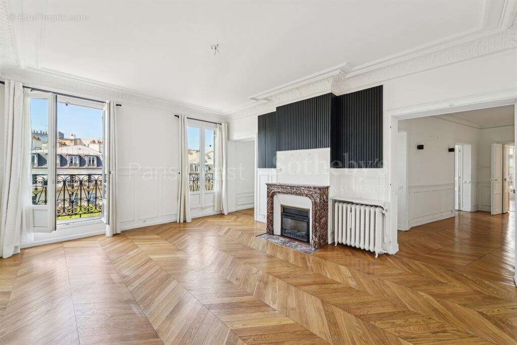 Appartement à PARIS-8E