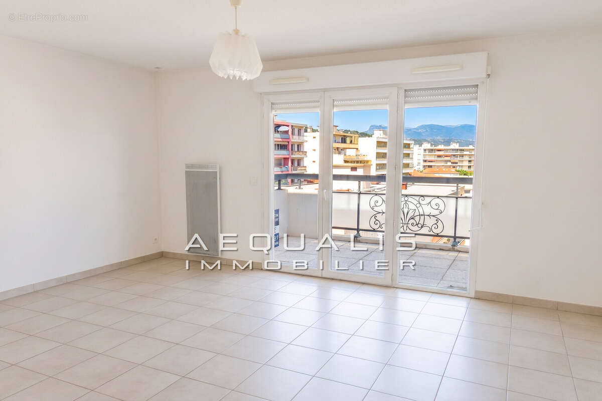 Appartement 27 m² à Saint-Laurent-Du-Var  - photo 2
