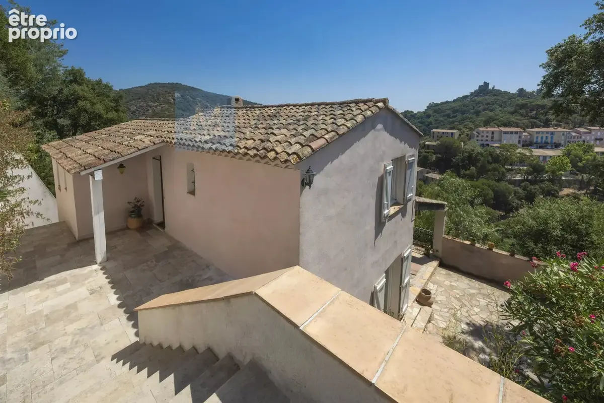 Maison - 2 chambres piscinable et extension possible avec vue panoramique sur le château et village de Grimaud - photo 8