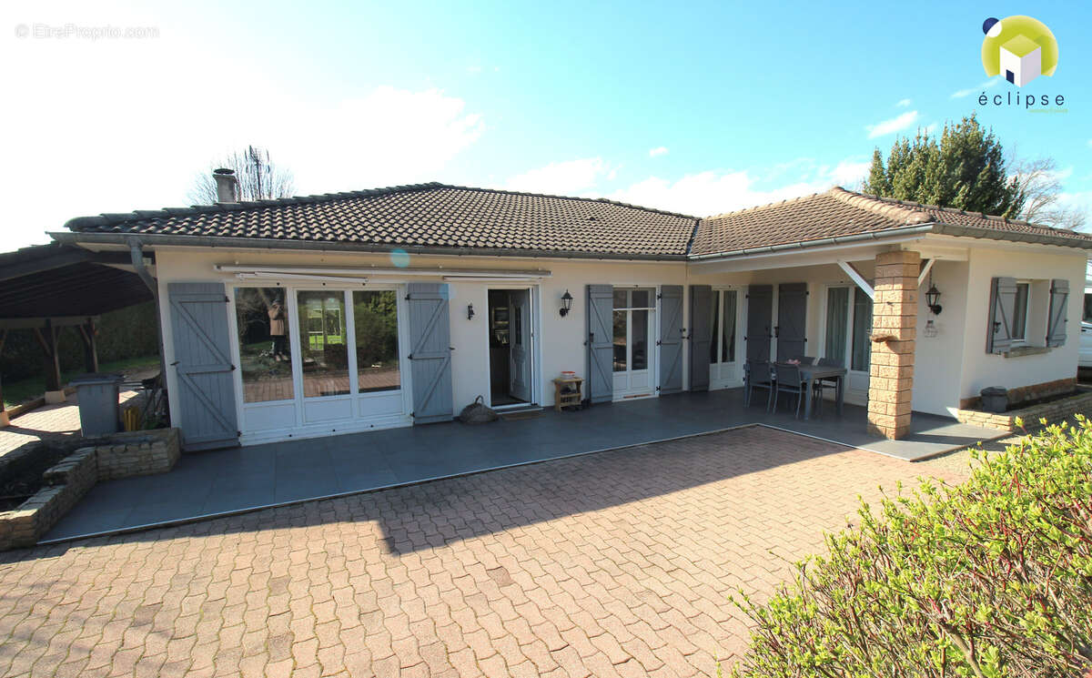 Maison à MEZERIAT