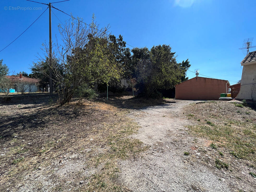 Terrain à CAUMONT-SUR-DURANCE