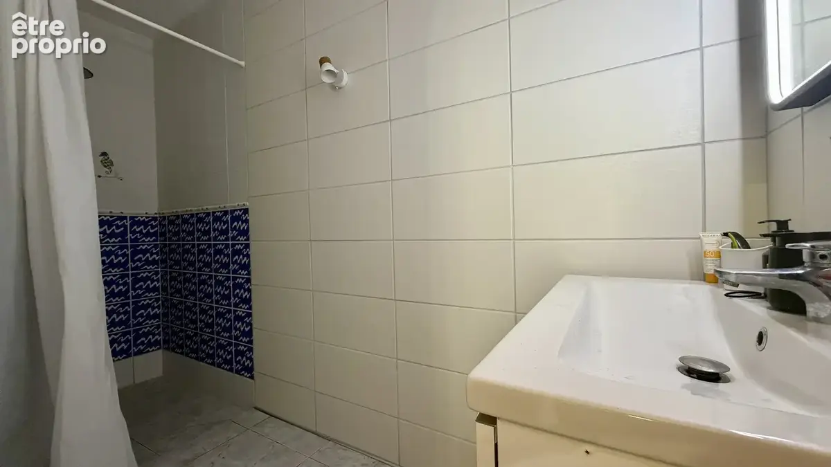 Maison T6 de 175 m² avec piscine plein sud, pool house et jacuzzi sur un terrain de 3 500 m² - photo 20