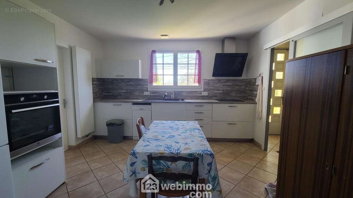 Cuisine entièrement aménagée refaite en 2020 - Maison à TALMONT-SAINT-HILAIRE