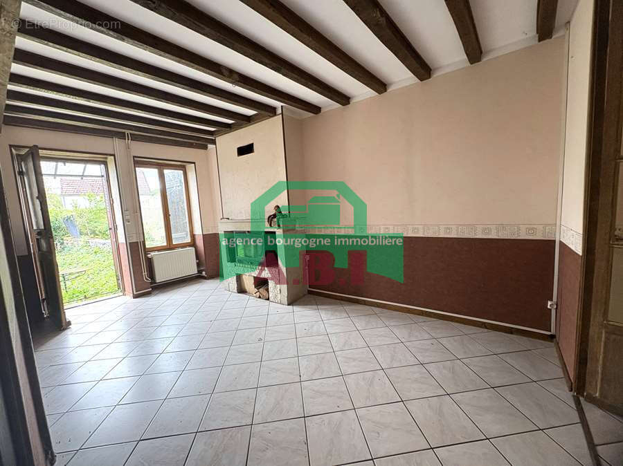 Maison à VARZY