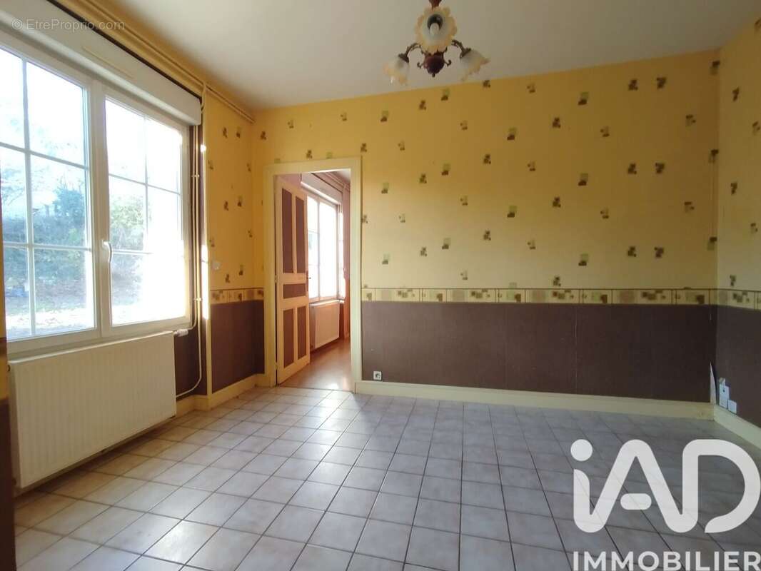 Photo 9 - Maison à LA ROCHE-CLERMAULT