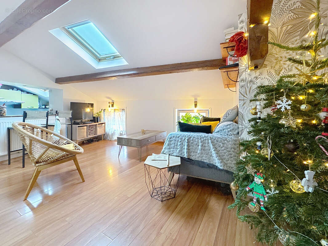 Appartement à SAINT-GENIS-LAVAL