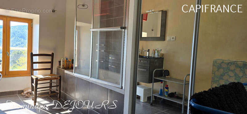 Maison à SAINT-MICHEL-DE-CHABRILLANOUX