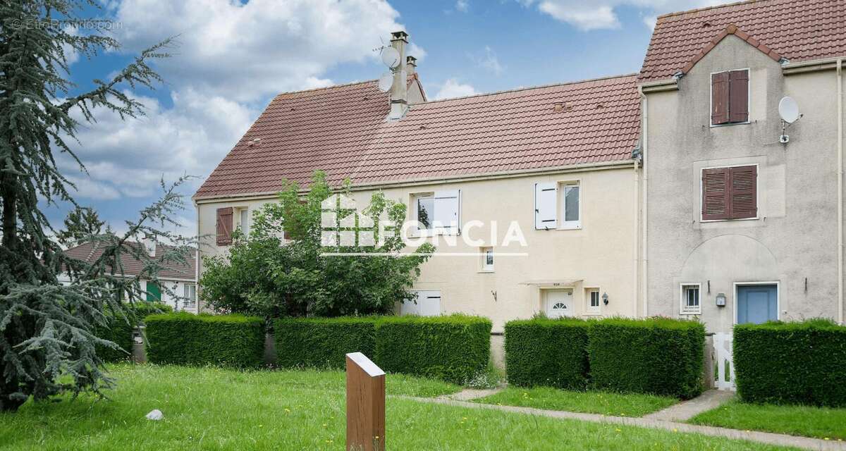Maison à MOISSY-CRAMAYEL