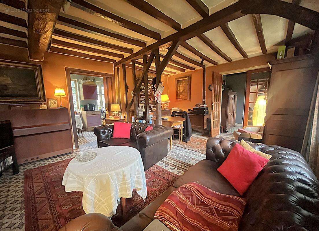 Maison à LE MONT-SAINT-ADRIEN