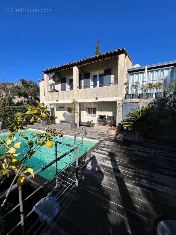 facade sud - Maison à PLAN-DE-LA-TOUR