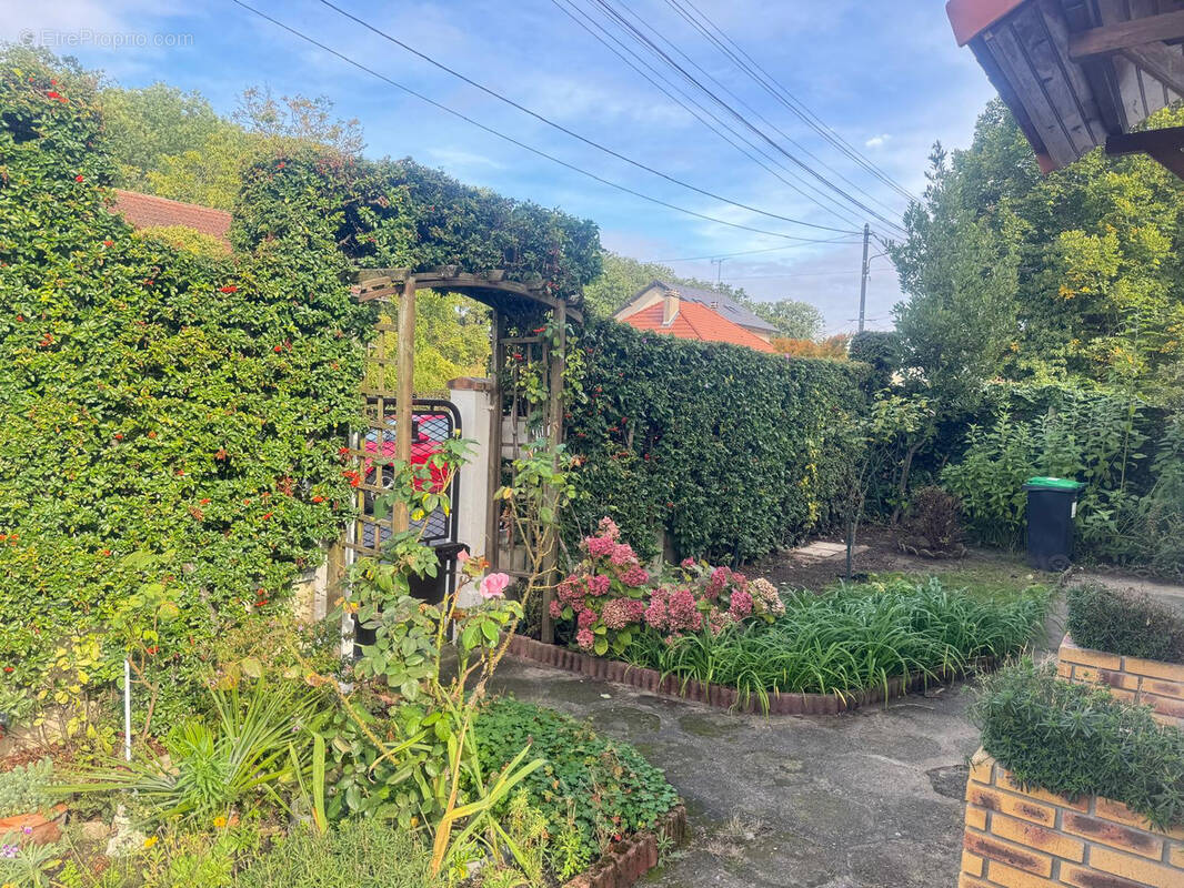 Maison à MONTIGNY-LES-CORMEILLES