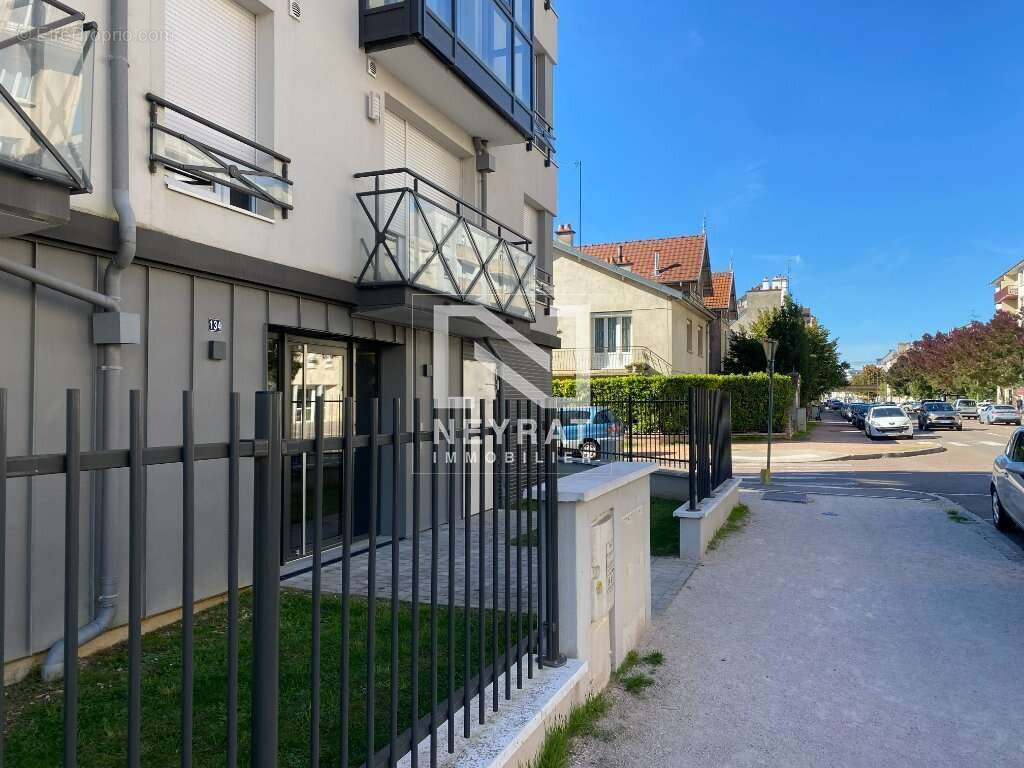 Place de parking sécurisée en sous-sol dans copropriété quartier Mansart - photo 2