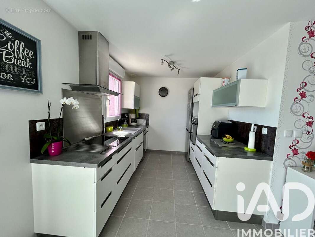 Maison 118 m² à Bournand  - photo 6