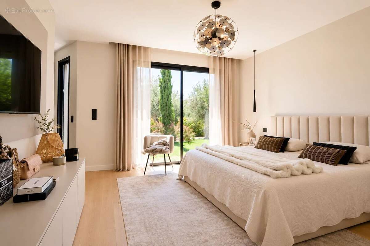 Maison à VALBONNE