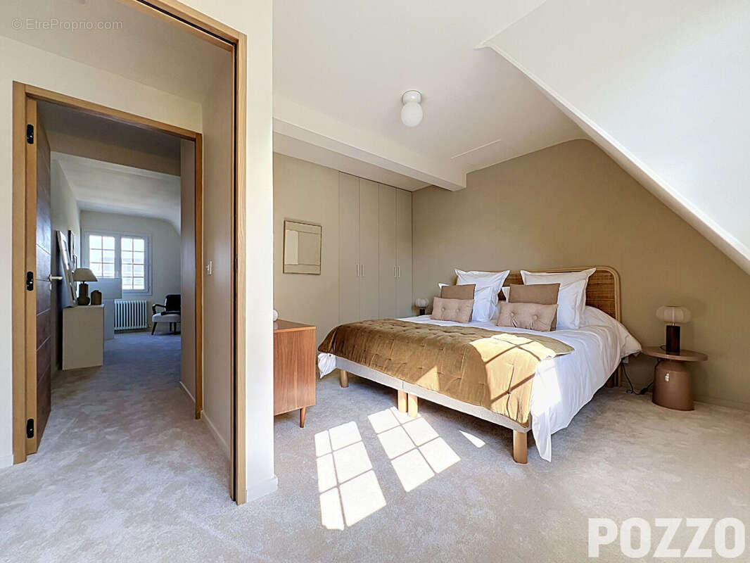 VILLERVILLE - Élégante villa de caractère avec vue mer, entièrement rénovée - photo 10