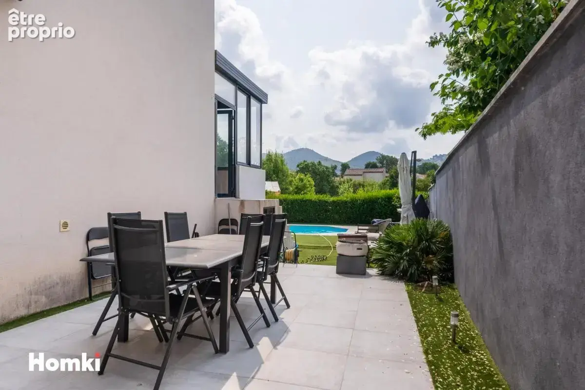 Maison/Villa T5 de 132 m² à Plan-de-Cuques 13380 - photo 2