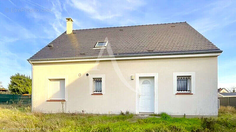 Maison à SAINT-DENIS-DE-L&#039;HOTEL