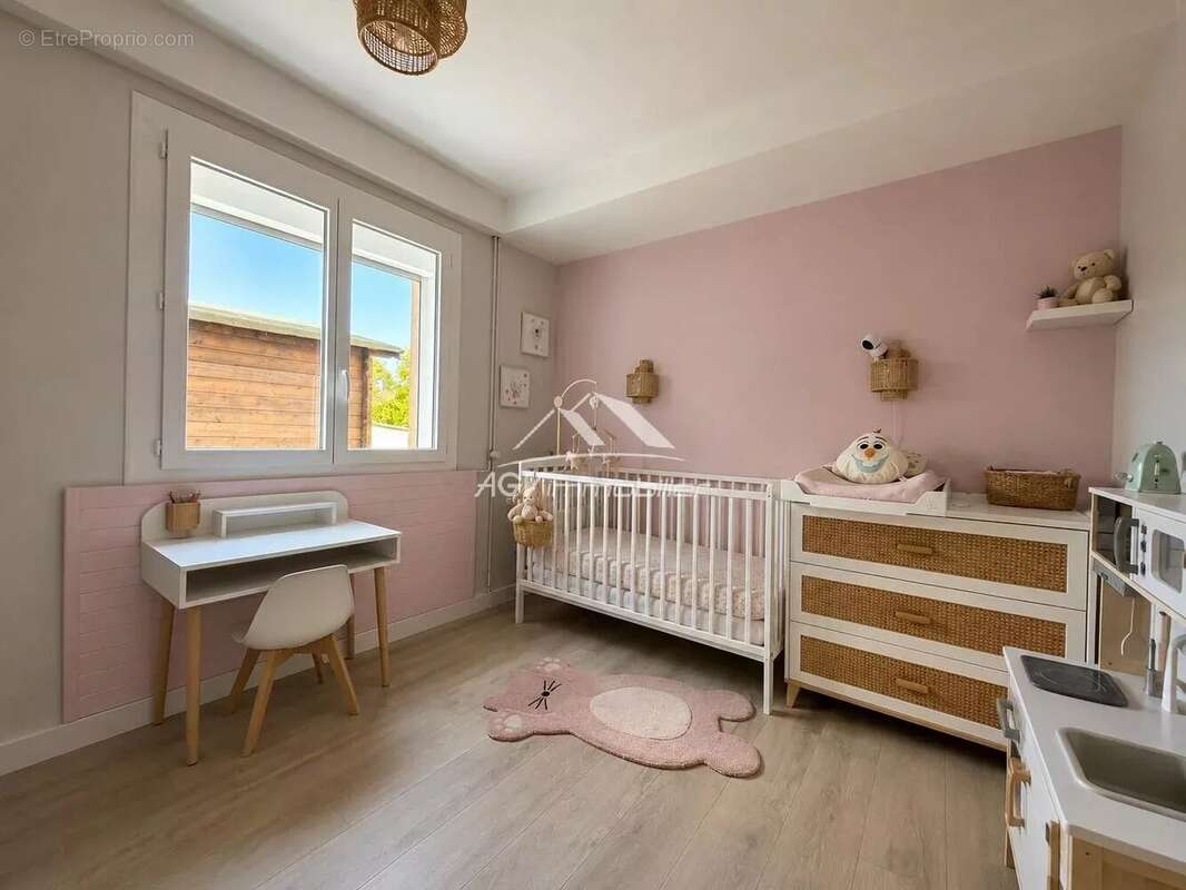 Maison d 'architecte de 200 m² habitable - piscine - 2540m² de terrain - 2 logements - photo 25