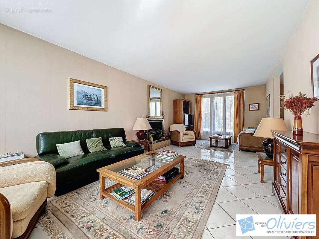 Maison à VOISINS-LE-BRETONNEUX