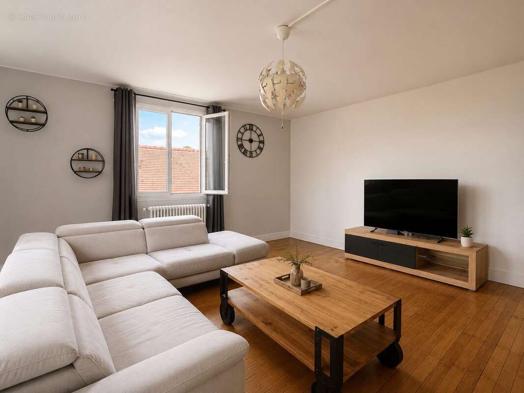 Appartement à SAINT-ETIENNE-DU-VAUVRAY