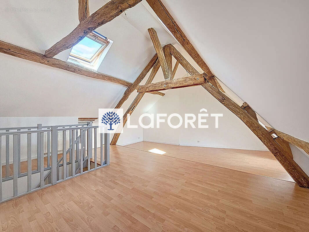 L'alternative idéale à un appartement : une maison de charme au coeur de Crespières. - photo 9