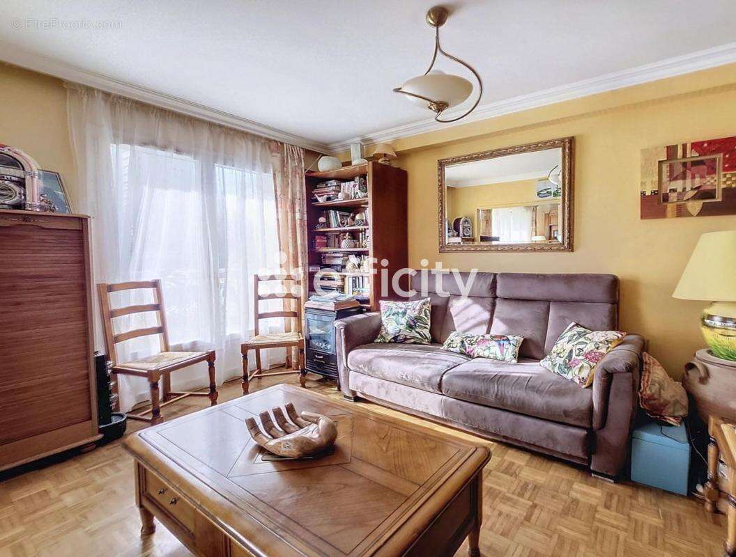 Appartement à PARIS-14E