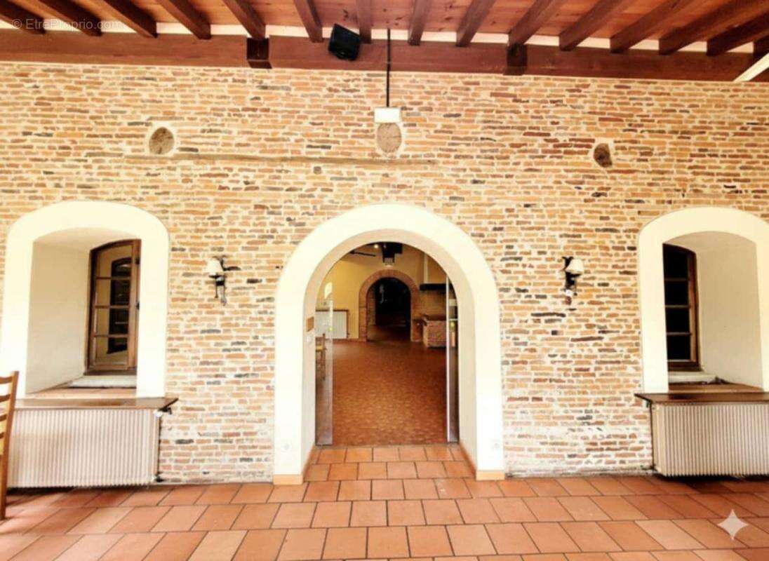 Maison à MONTAIGUT-SUR-SAVE