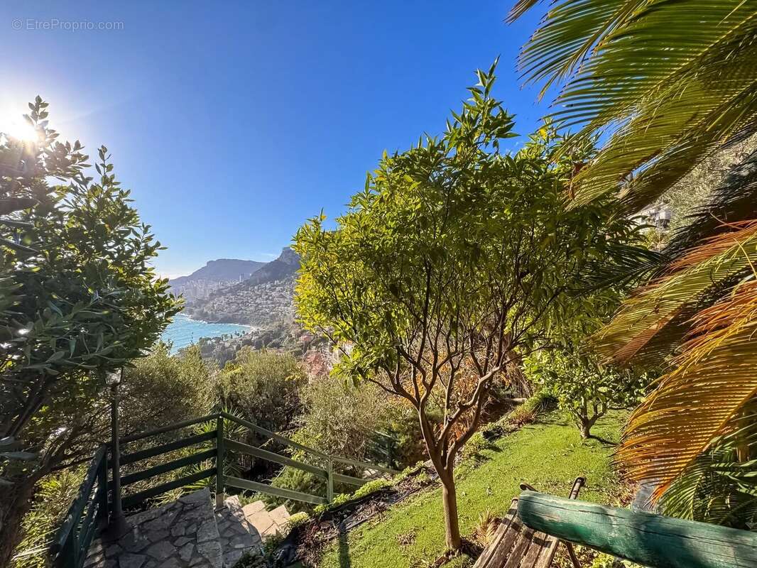 Appartement à ROQUEBRUNE-CAP-MARTIN