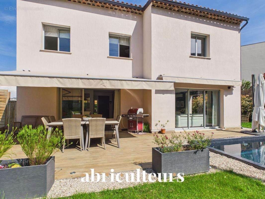 Maison à SAINT-LAURENT-DU-VAR