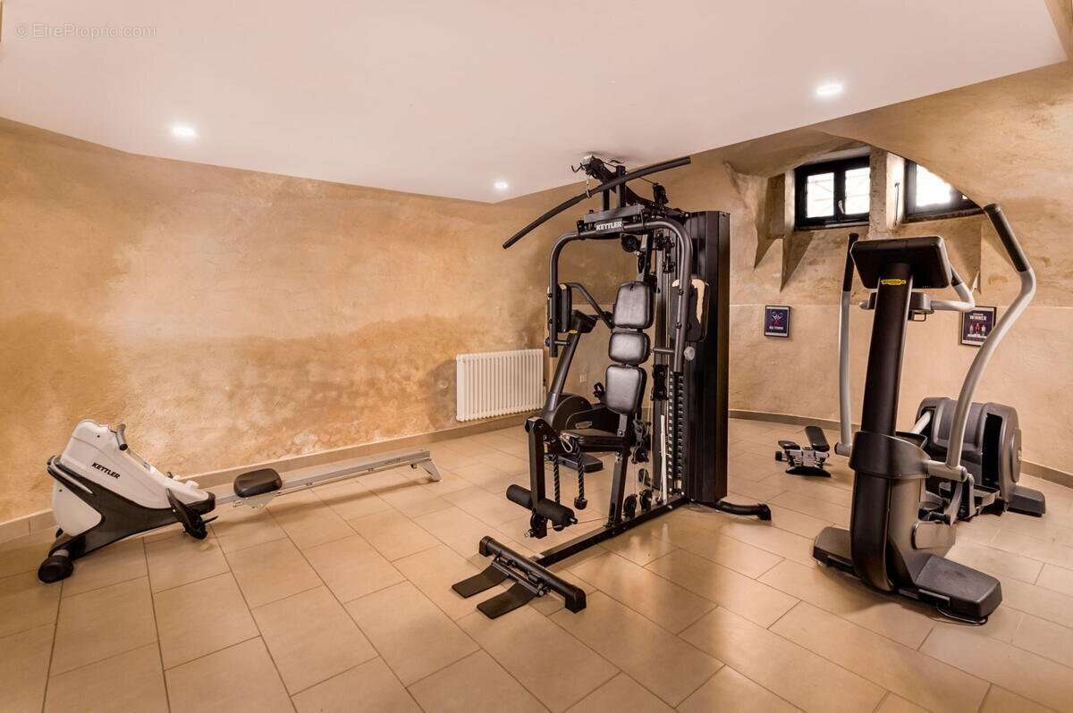 INVESTISSEMENT LOCATIF  Nîmes  Résidence d'Affaires Appart'City Collection Nîmes Arènes - 6, 07 % de rentabilité - photo 11