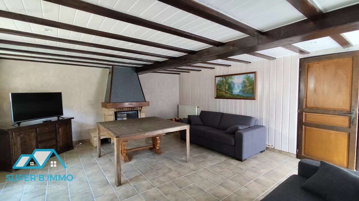 Batisse en pierre avec 2 logements et terrain - photo 6