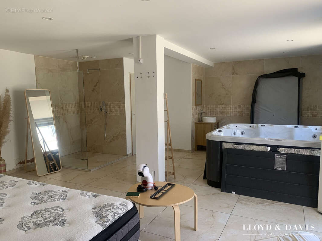 Commerce à MARSEILLE-11E