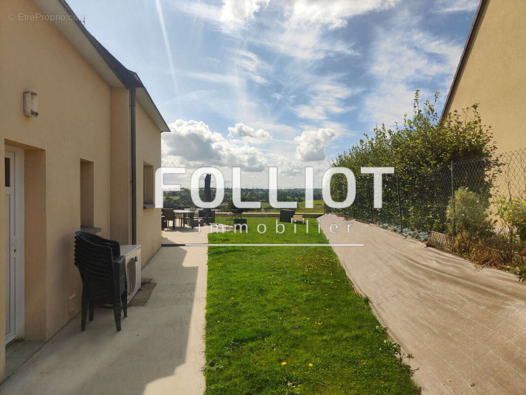 Maison à CONDE-SUR-VIRE