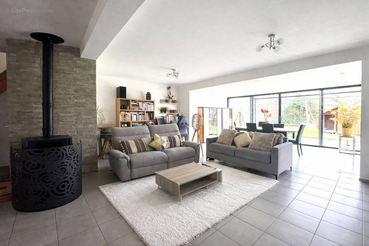 Maison à SAINT-LEGER-DES-BOIS