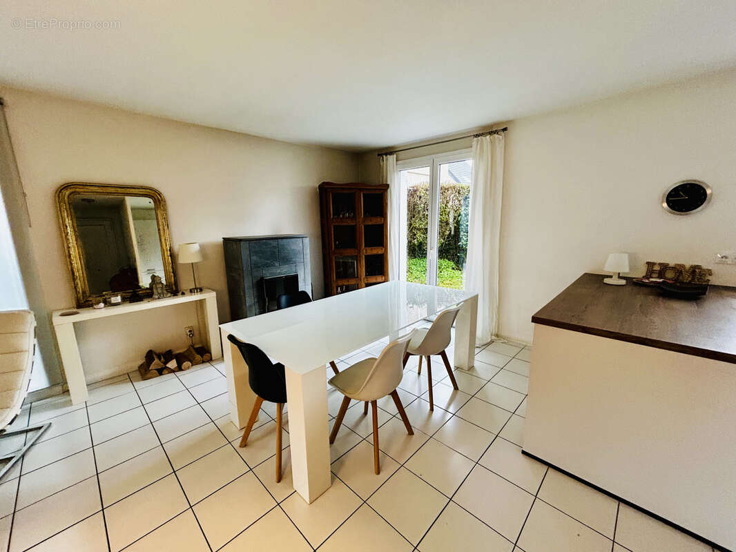 Maison à VILLE-LA-GRAND