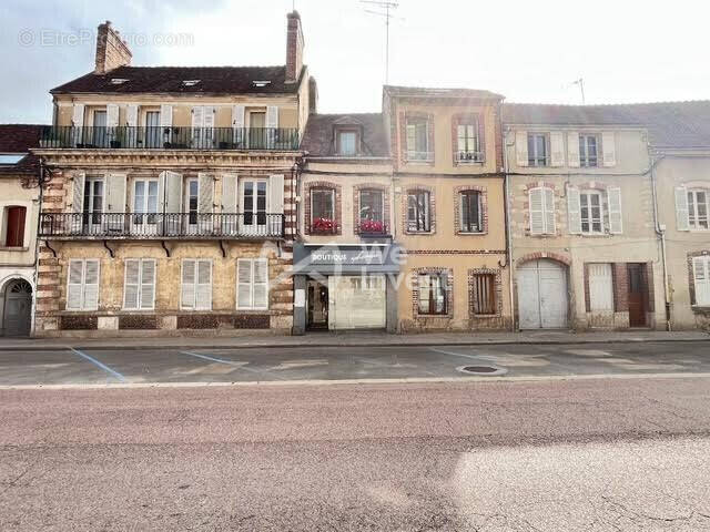Commerce à VILLENEUVE-SUR-YONNE