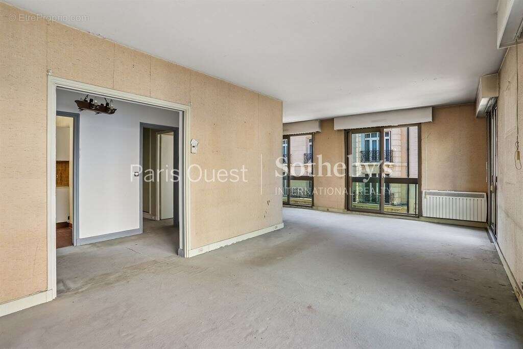 Appartement à PARIS-17E