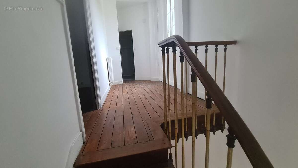 Charmante Maison Mitoyenne de 210 m² avec Jardin de 900 m²  Ruelle-sur-Touvre - photo 8