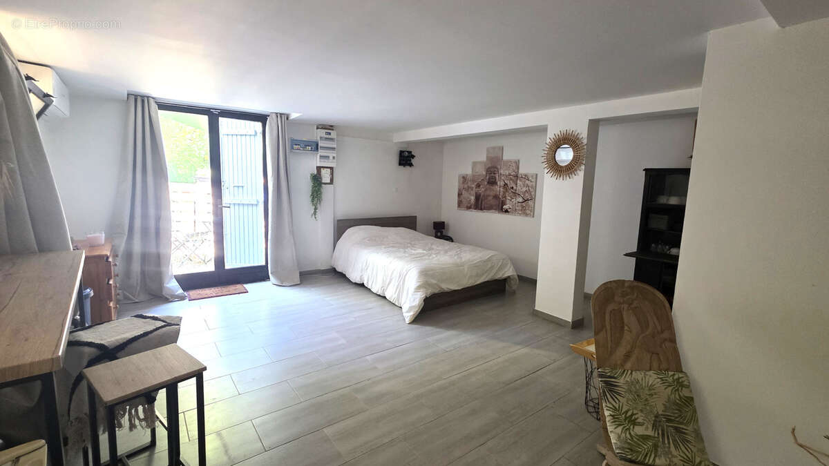 Maison 5 chambres sur une parcelle de 3218m2 - photo 11