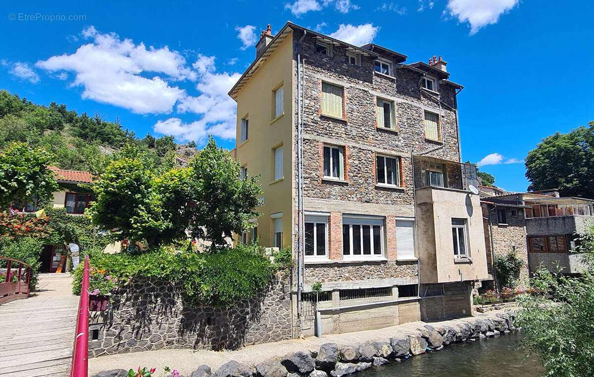 Appartement à SAINT-FLORET