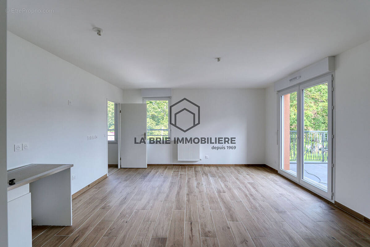 Appartement à EMERAINVILLE