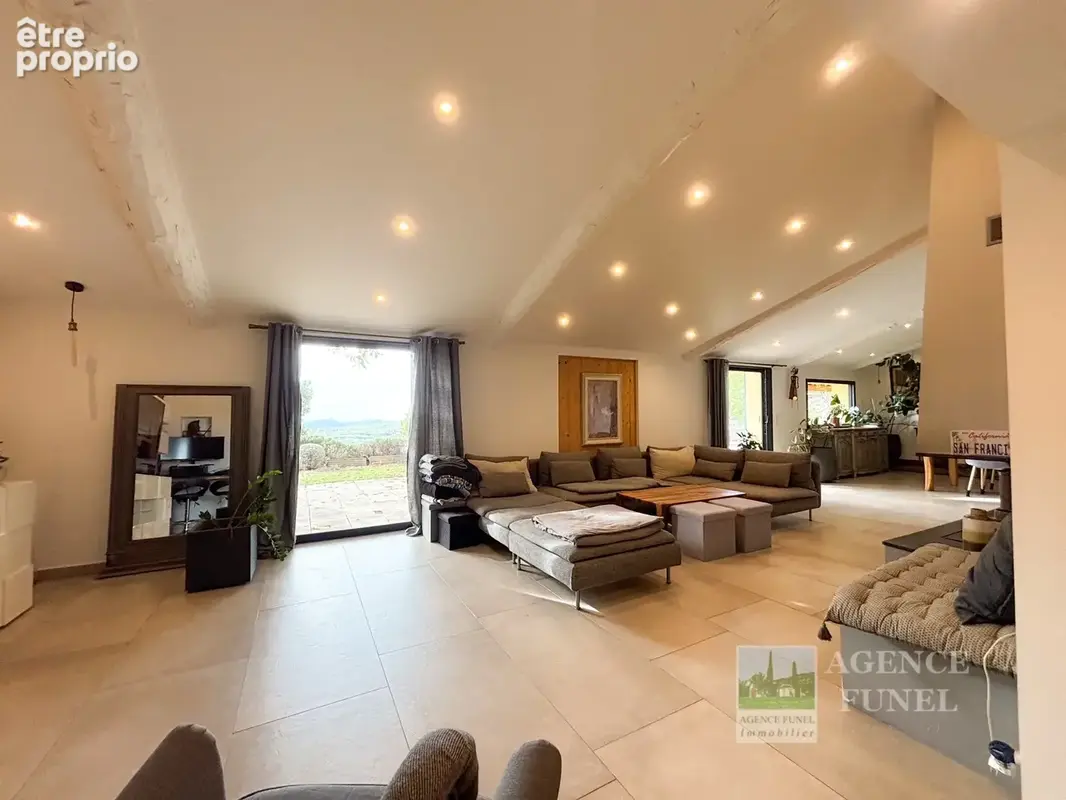 St Vallier-de-Thiey - Splendide propriété de + de 300 m2 - Habitations indépendantes - terrain 59.042 m2 avec - photo 7