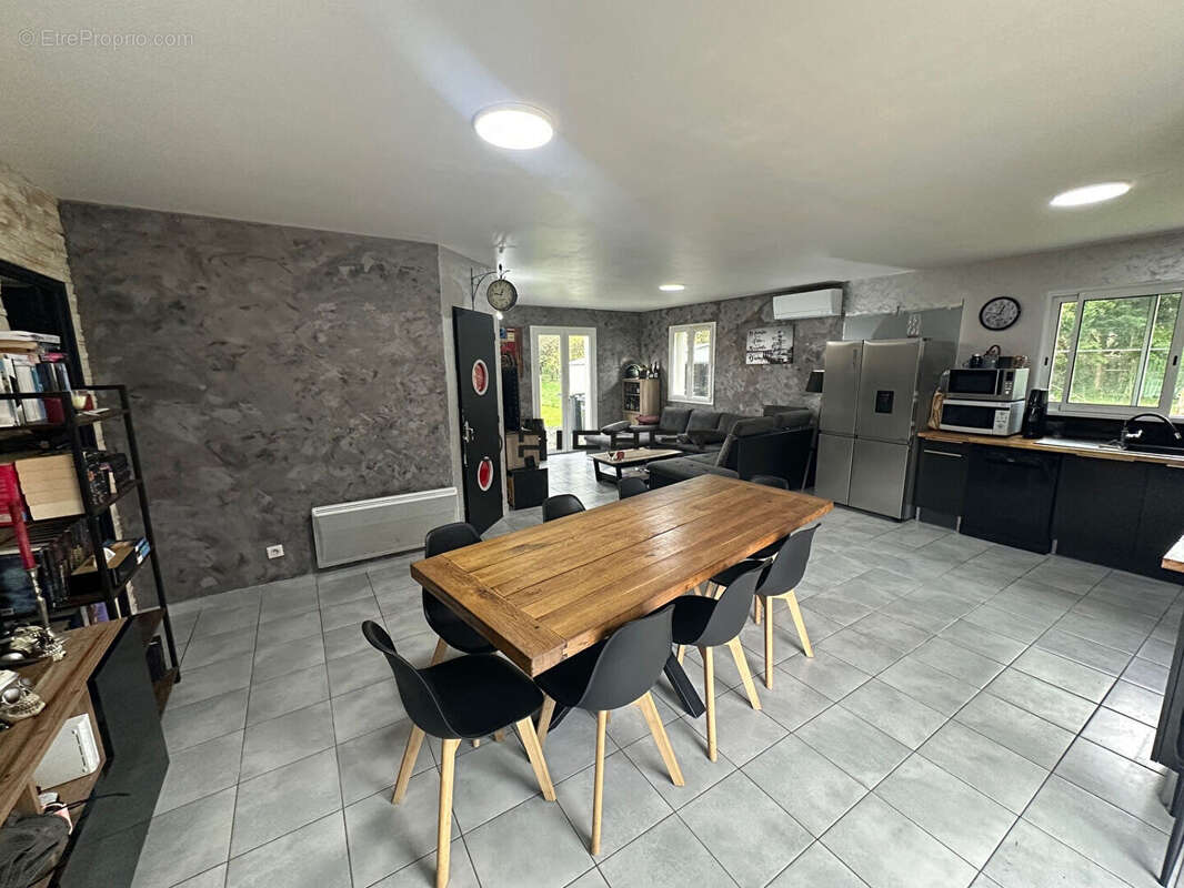 Maison à COURS-DE-PILE