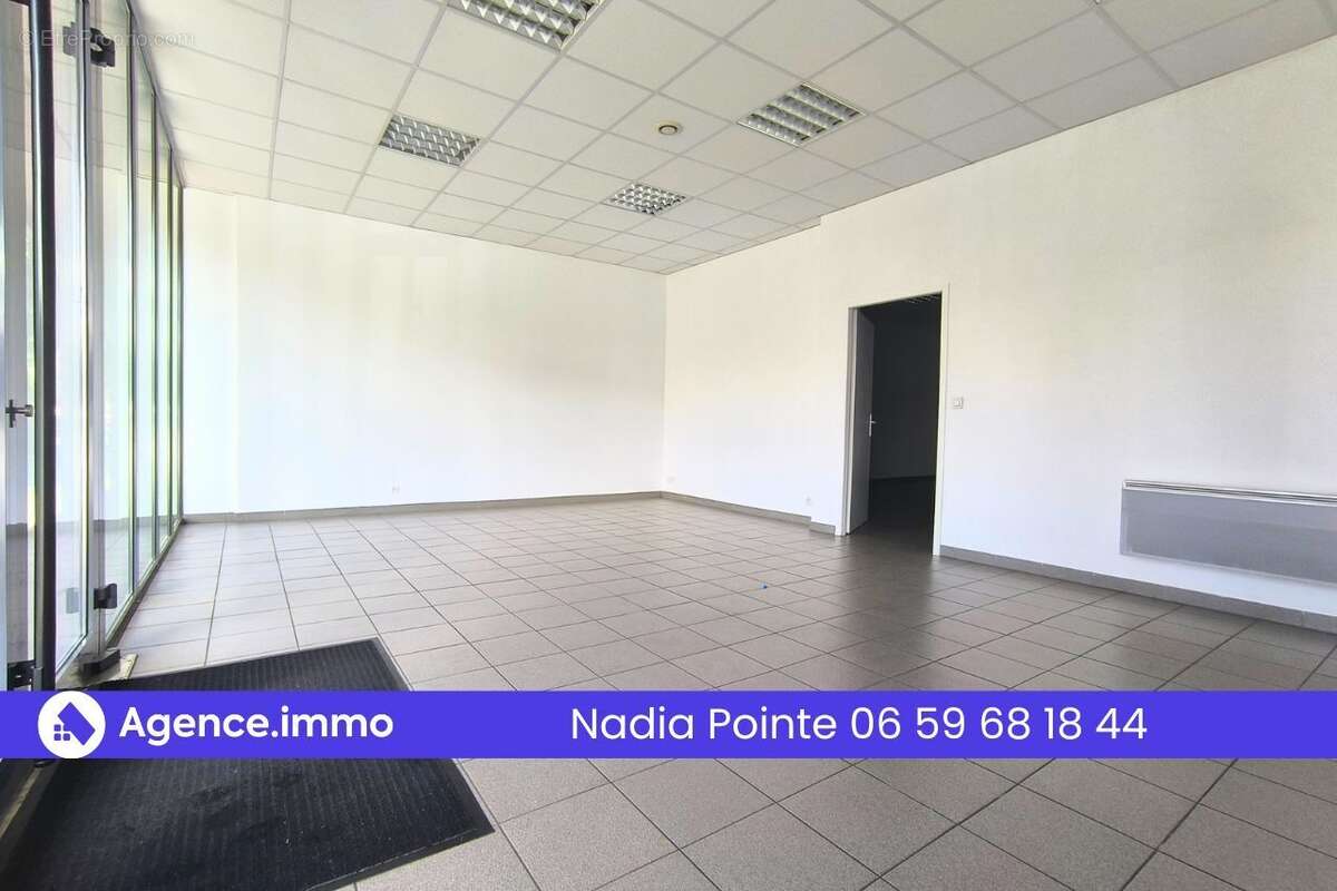 HALL ACCUEIL 35m² - Commerce à TARBES