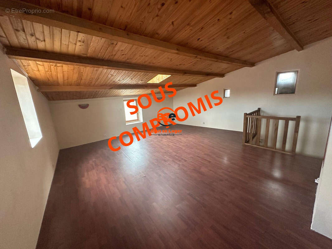 MAISON DALLET MUR SUR ALLIER A VENDRE 4 CHAMBRES AVEC GARAGE - Maison à DALLET