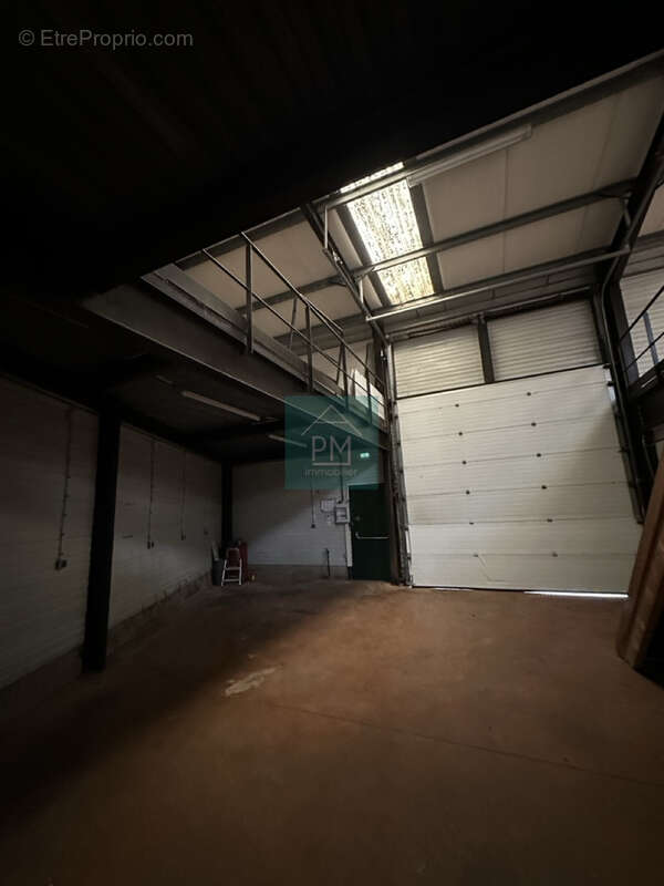 Commerce à FEUQUIERES-EN-VIMEU