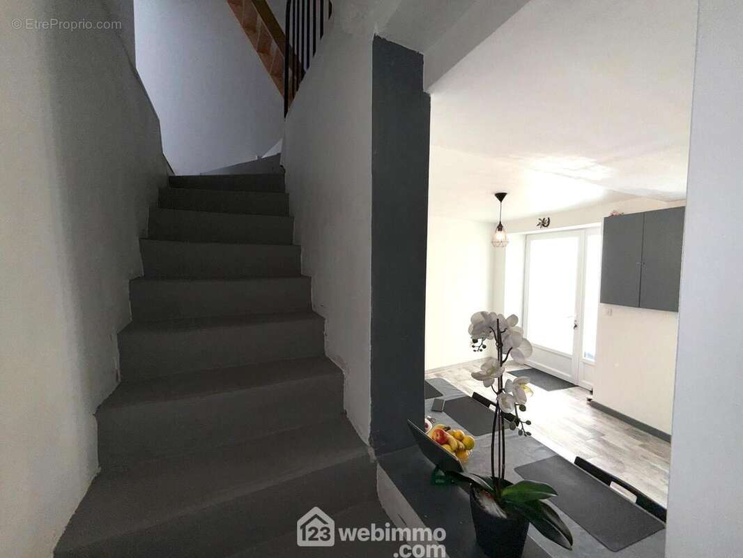 Escalier Maison de village - Maison à VAUVERT