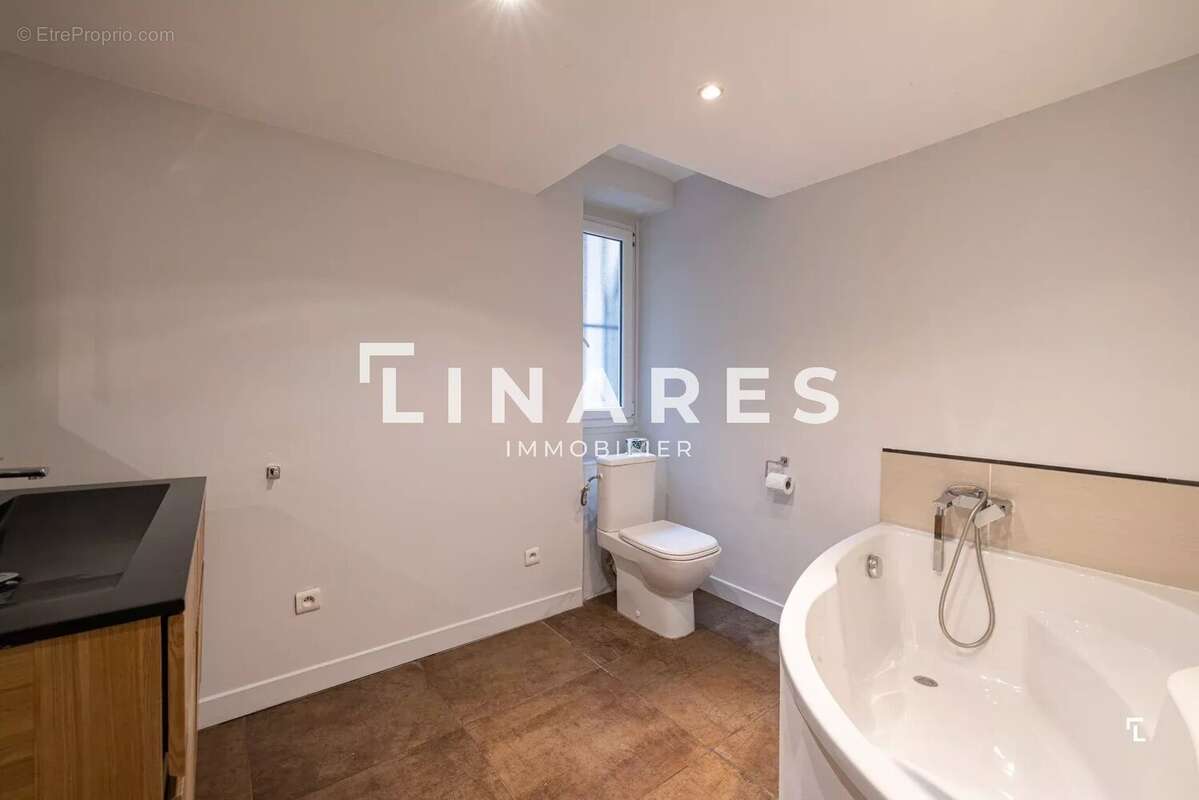 Appartement à MARSEILLE-6E
